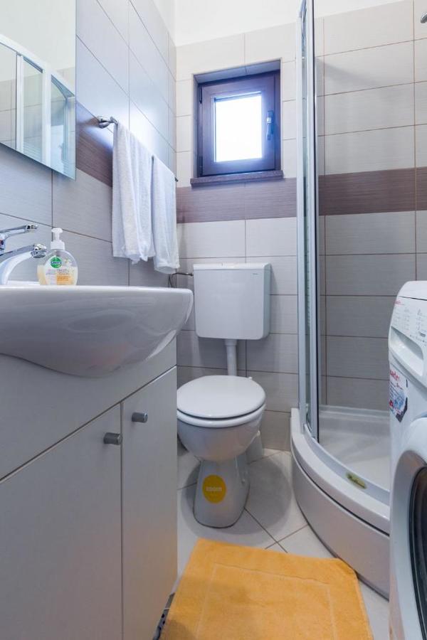 Apartamento Apartman Bojana Starigrad Paklenica Exterior foto