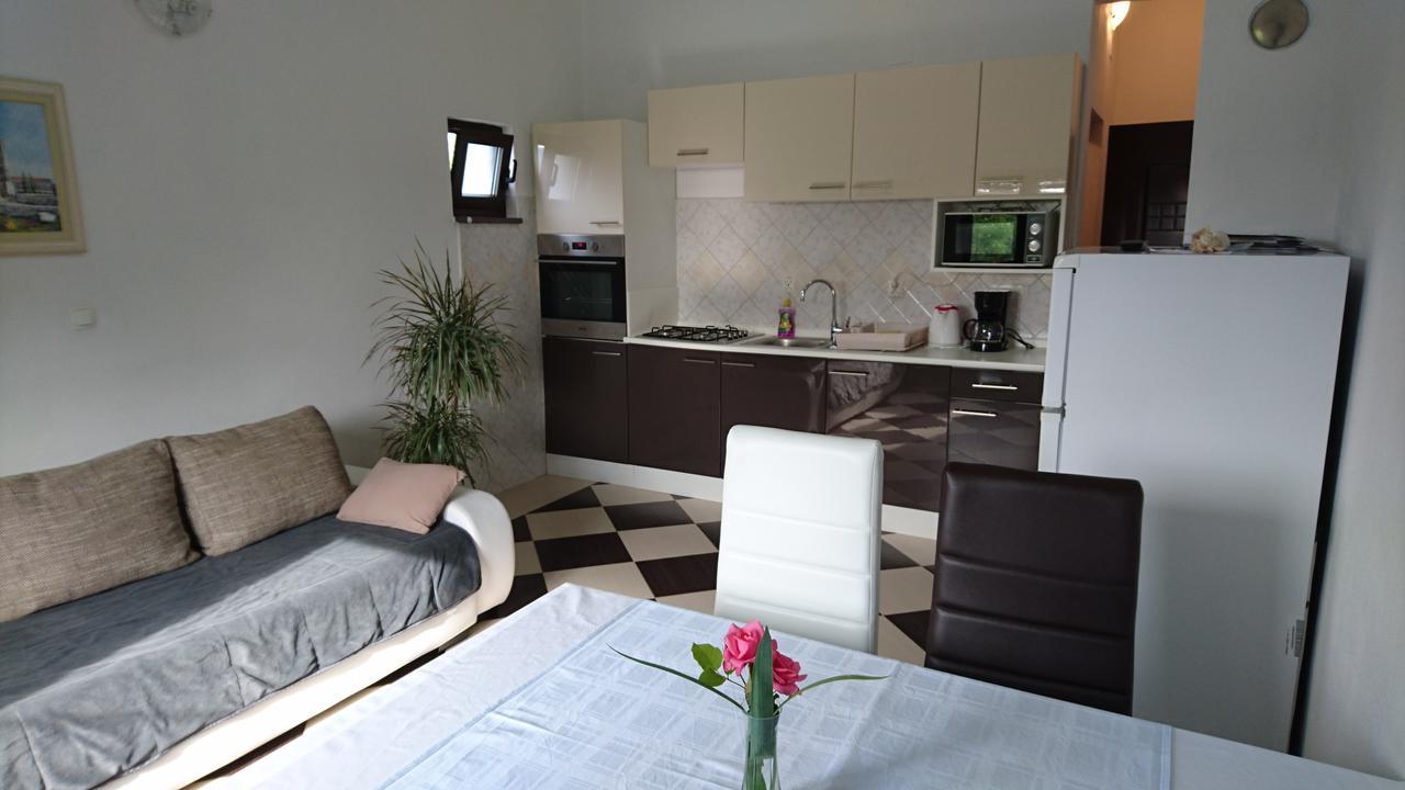 Apartamento Apartman Bojana Starigrad Paklenica Exterior foto